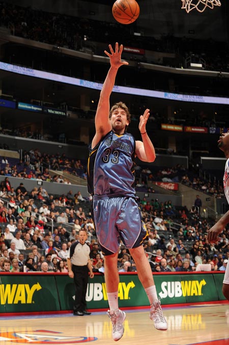 他以背筐两 他以背筐两